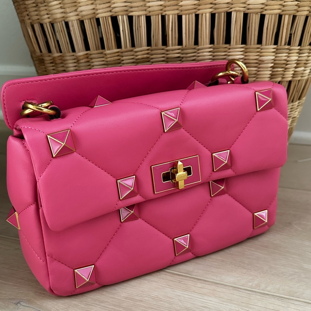 Valentino Garavani large Roman stud shoulder bag in Napa with chain pink